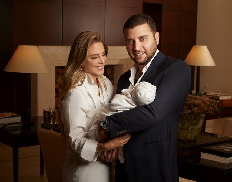 الصور الأولى لحفيدة إيلي صعب.. وهذا اسمها