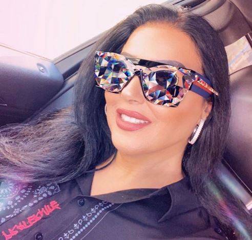 بالفيديو - سمية الخشاب حديث السوشيال ميديا بعد رقصها بدلع بنظّارات غريبة