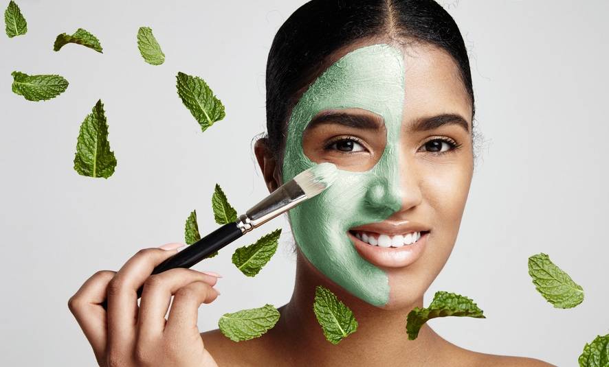هل تعانين من المسامات الواسعة؟ إليك طريقة تضييقها بالنعناع