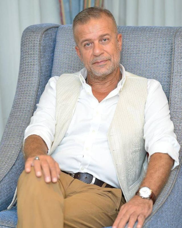 بعد التنمّر على ابنته... شريف منير يتحدّى ويعود