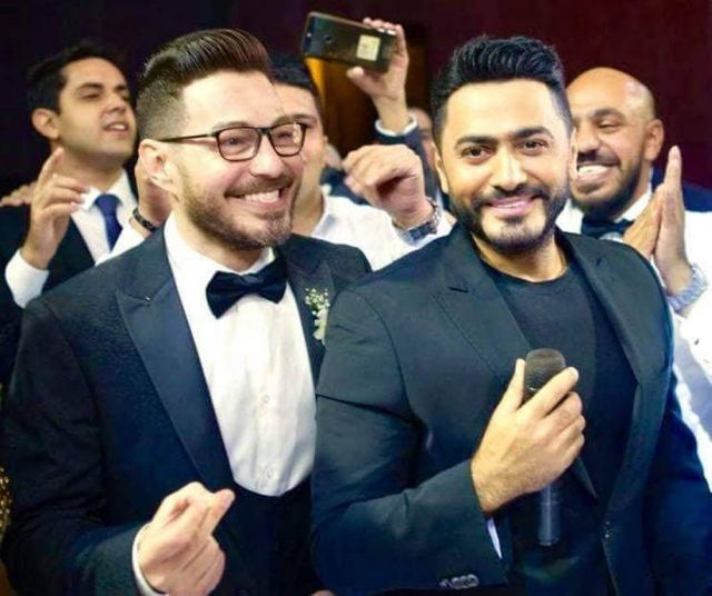 صورة قديمة لأحمد زاهر وتامر حسني تثير السخرية والجمهور يعلّق: 