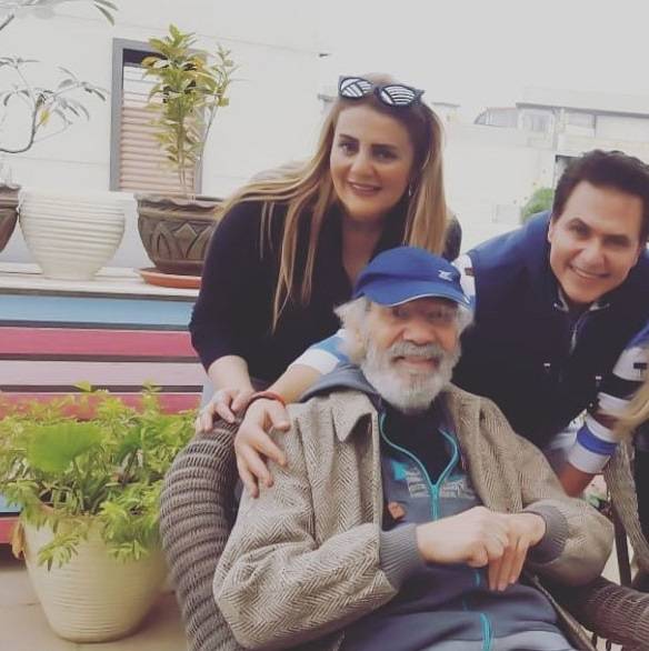 بالفيديو – محمد رياض يبكي محمود ياسين بحرقة على الهواء: 