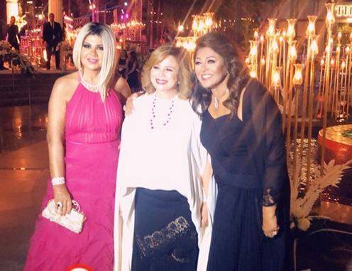 بالصور - في زفاف أمير شاهين.. يسرا بأطلالة صيفية بسيطة وفستان ريم البارودي جريء