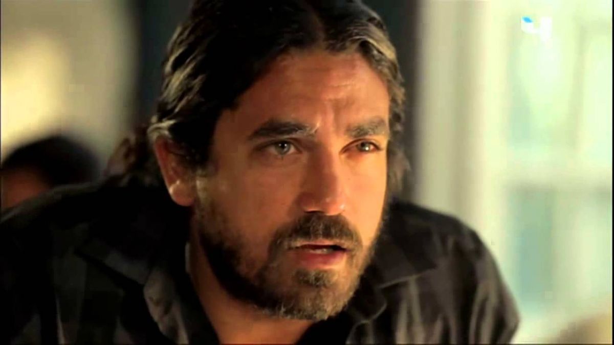 بالفيديو - أمير كرارة يكشف سر شعره الطويل في مسلسل 