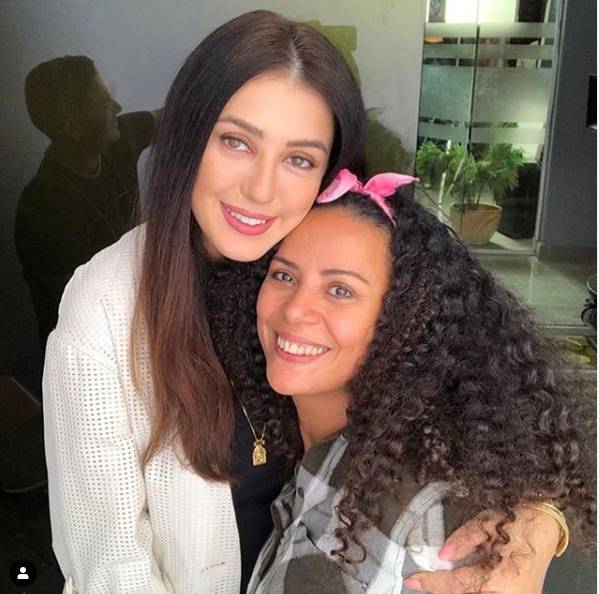 بعد تغيّر ملامحها.. طبيبة توضح حقيقة خضوع كندة علوش للتجميل