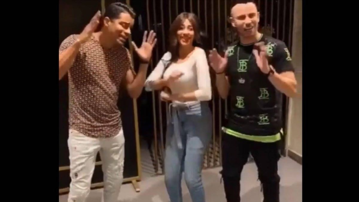 بالفيديو - بعد تأجيل محاكمتها.. منار سامي تثير ضجة بالرقص مع حسن شاكوش