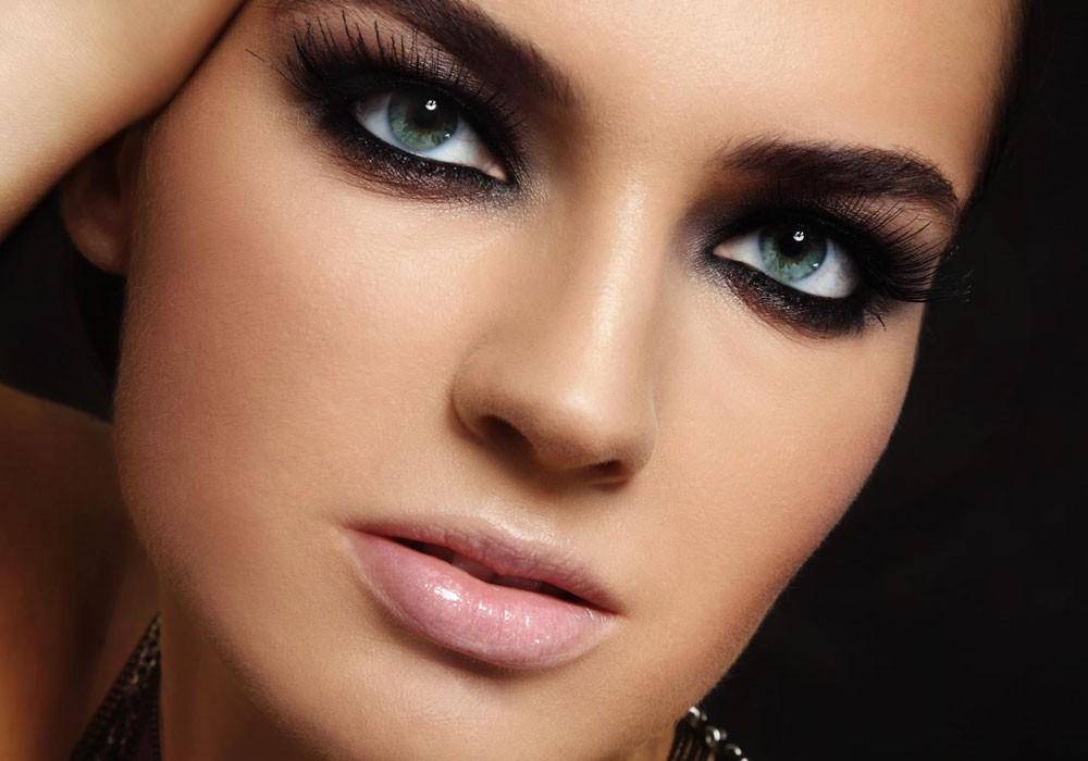 المستحضرات الأساسية للمكياج الدخاني