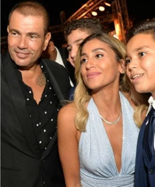 في حفل زفافه...  رقص رجل أعمال على أنغام عمرو دياب