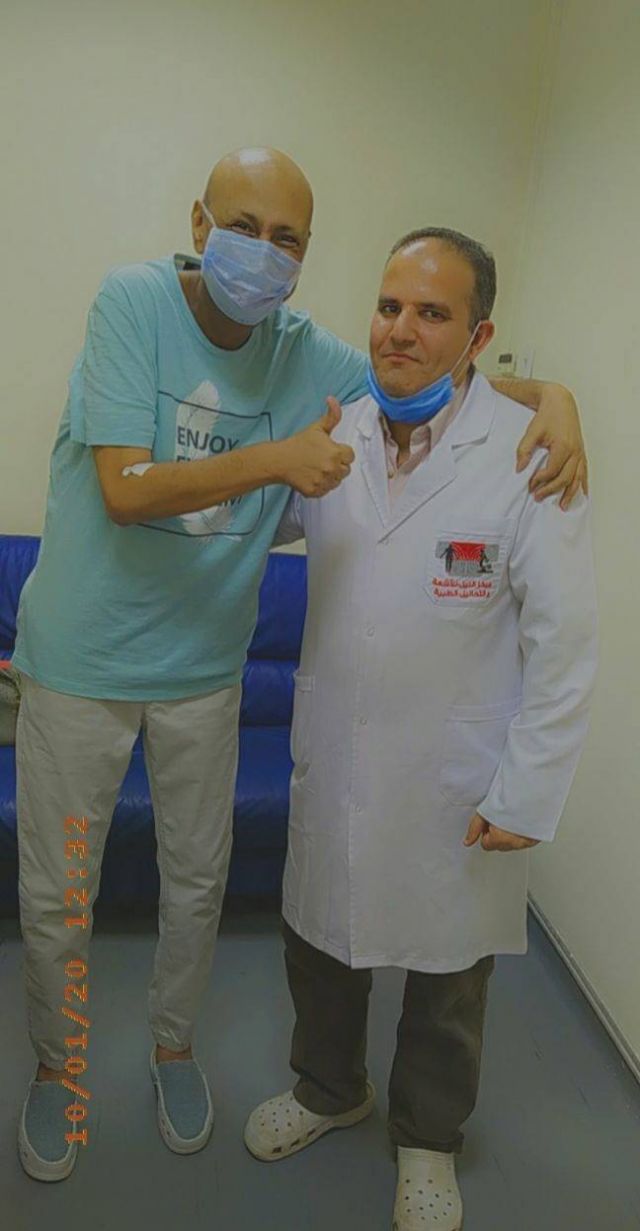 بالصور - جمال يوسف يعلن إنتصاره على السرطان بالدموع