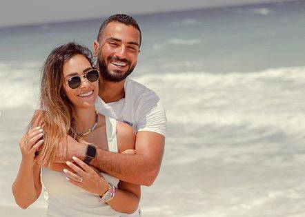 بالفيديو - محمد الشرنوبي يوجّه رسالة رومانسية الى زوجته ويروي قصة حبّهما