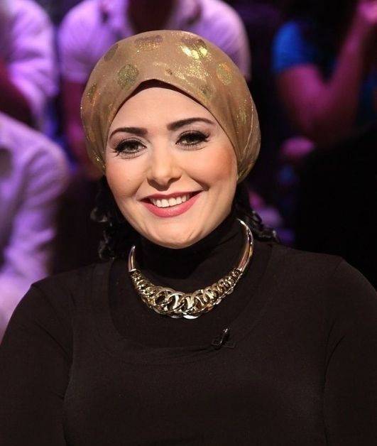 بصور نادرة من طفولتها معه... صابرين توجّه رسالة وداع مؤثرة لمحمود ياسين