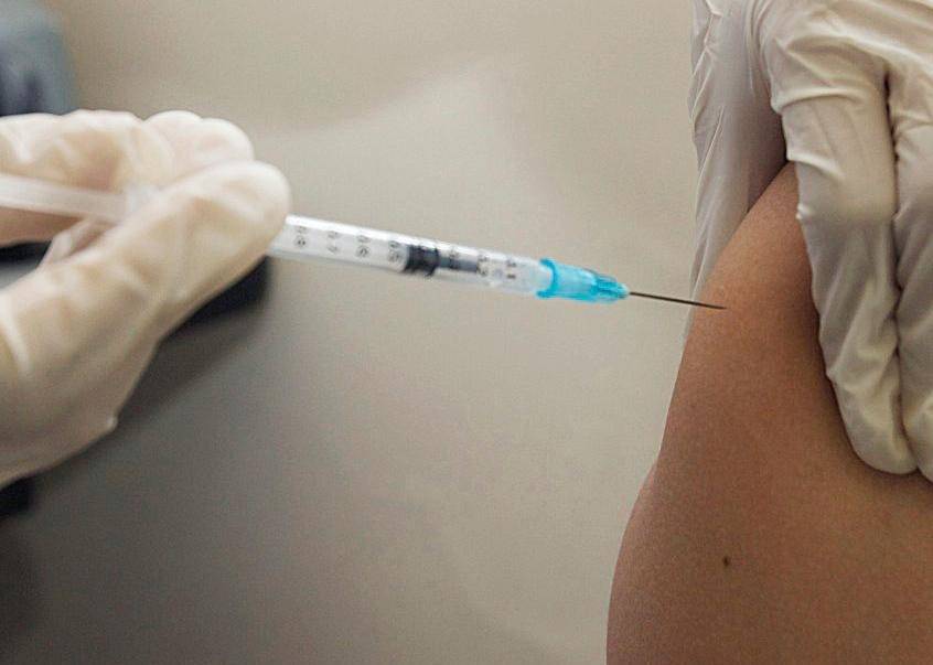 خبراء يتحدثون عن صلة بين تلقي لقاح الإنفلونزا ومحاربة كورونا