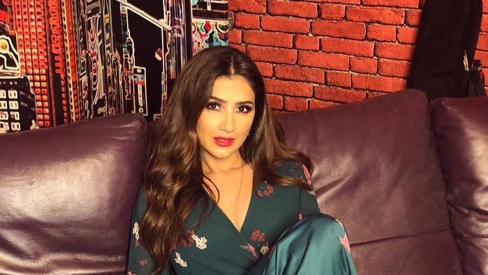 بعد إصابة هيثم نبيل بكورونا... الجمهور قلق على مي عمر