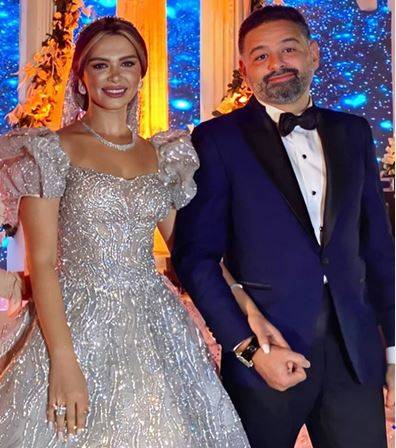 بالفيديو - إلهام شاهين تبكي وترقص من الفرح... وإطلالتها تعرّضها للانتقاد