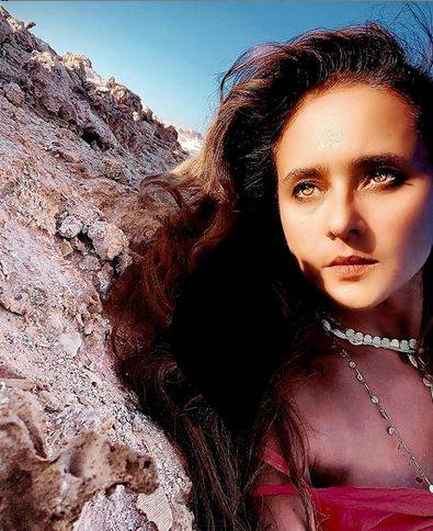 نيللي كريم تدعم المُصابات بسرطان الثدي