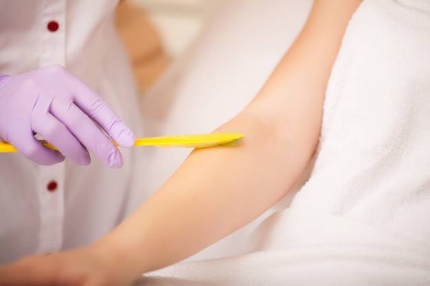 3 نصائح لنزع الشعر الزائد من دون ألم... ما علاقة القهوة؟