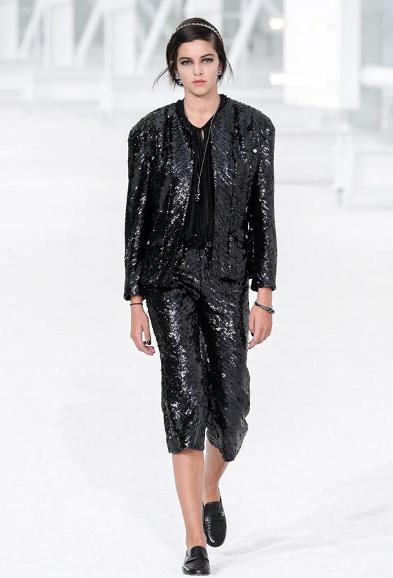 3 صيحات تليق بأناقتك اخترناها من عرض Chanel في أسبوع الموضة في باريس