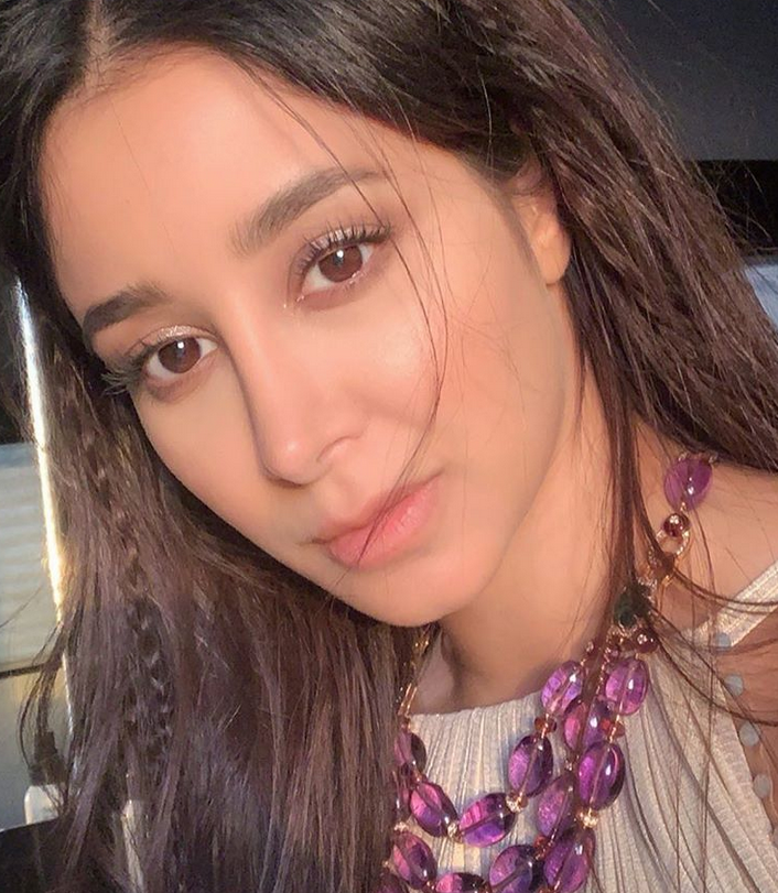 صورة لأسيل عمران قبل الشهرة تشغل الجمهور