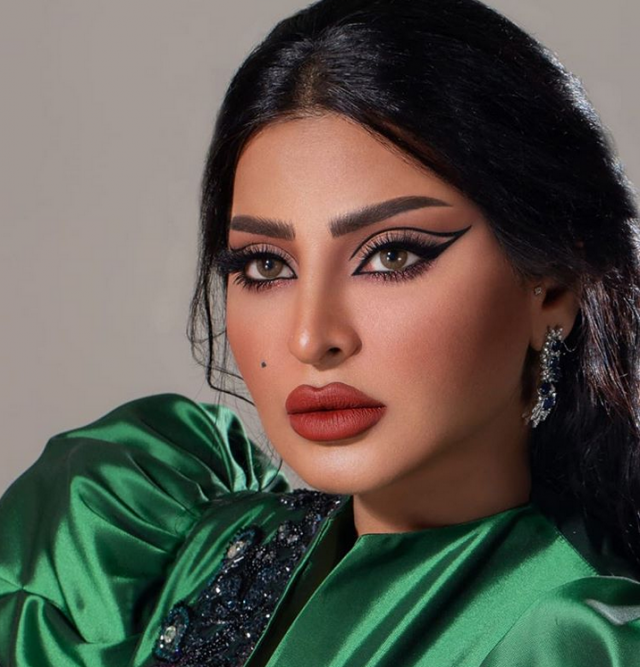 بالفيديو -  ريم عبدالله تستعرض قلادة ذهبية باهظة الثمن