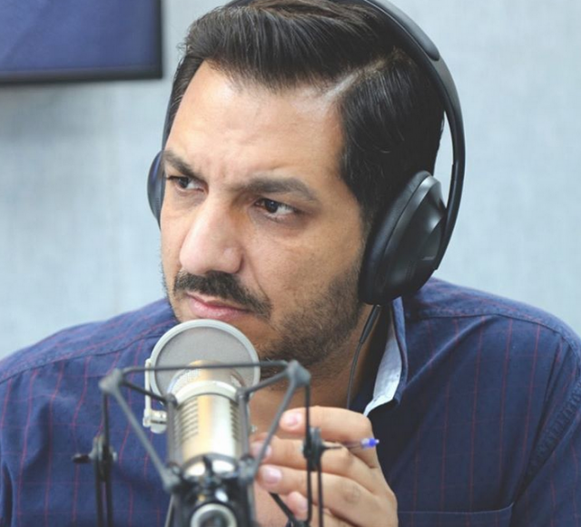 بعد التنمّر على شكله... زوج ديانا كرازون يواجه مأزقاً مهنياً ويتعرض للهجوم