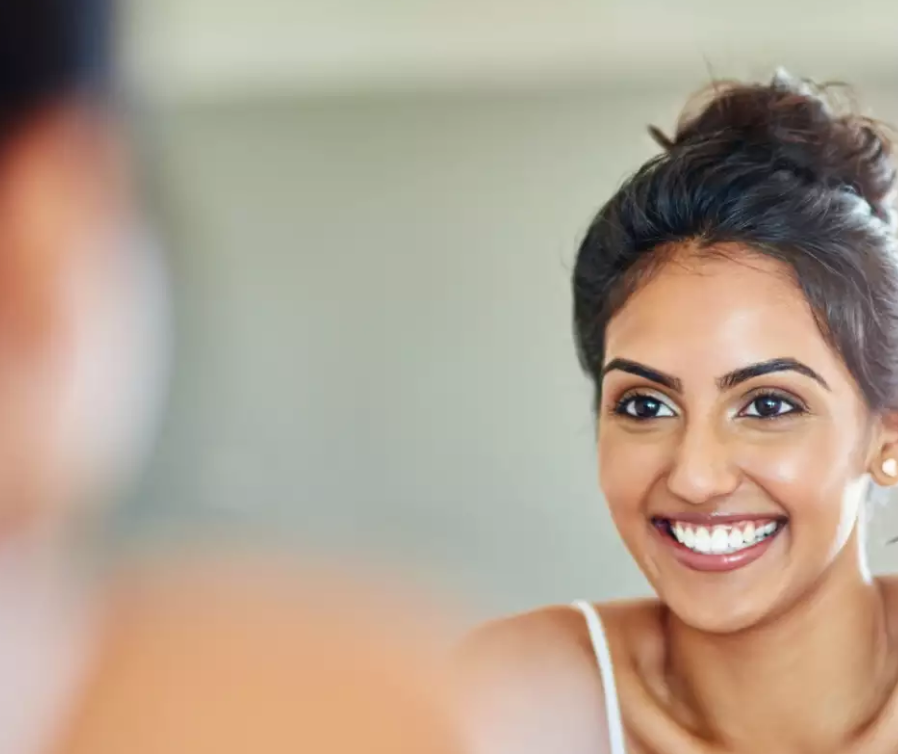 بدلاً من الوشم... إليك 3 خطوات لم تقومي بها يوماً لتكثيف الحواجب