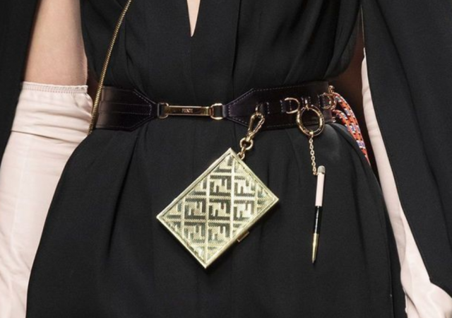 أكسسوار للهاتف من Fendi