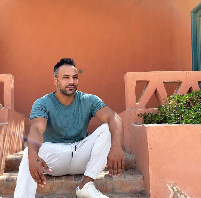 بالصور - محمد عطية يفاجئ الجميع بارتباطه بهذه المذيعة