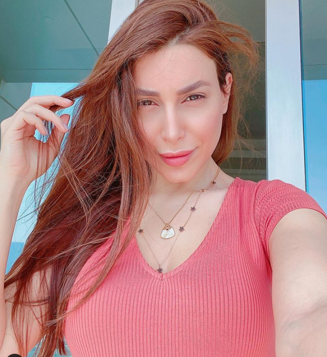 بالصورة - للمرة الأولى يارا بملابس البحر والجمهور يُعجب باحتشامها