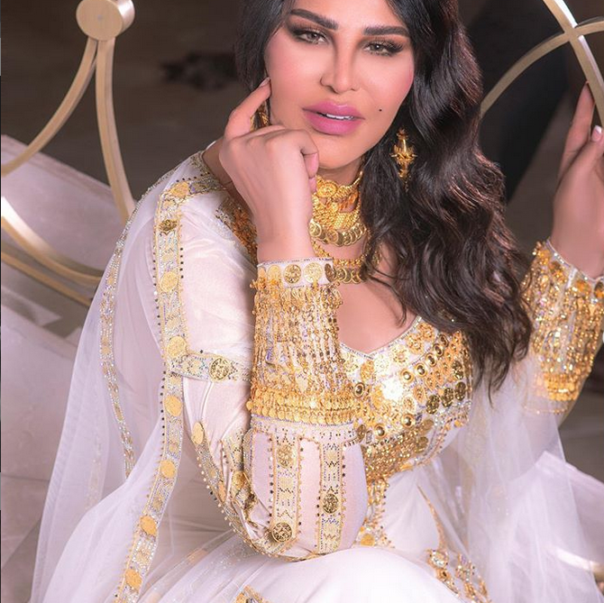 بالفيديو – أحلام تتطوع لتلقي لقاح تجريبي مضاد لفيروس كورونا المستجد