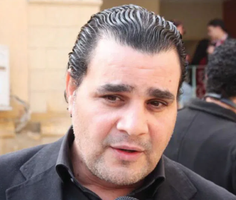 شقيق مجدي كامل وشقيقته في أحدث صورة معه