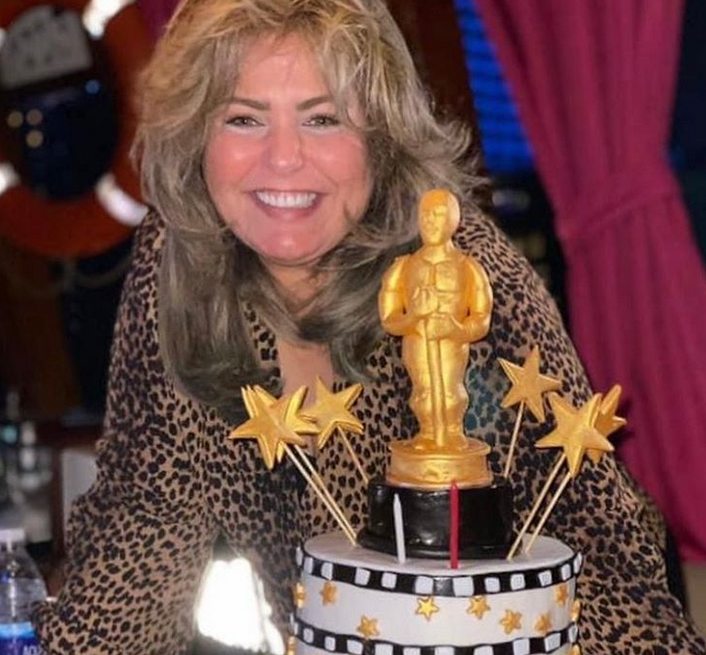 بالصورة – وسامة ابن صابرين والشبه الكبير بينهما يثيران اهتمام الجمهور