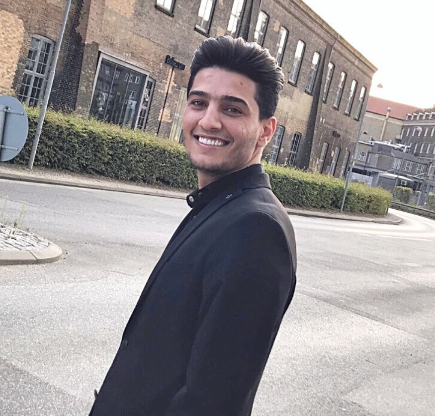 محمد عساف يُمنع من العودة إلى بلاده ويُنتقد بسبب حلا الترك