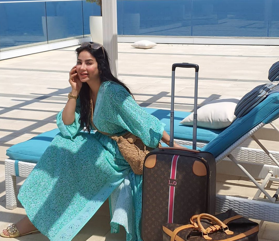 فيديو طريف – تطاير فستان لجين عمران 