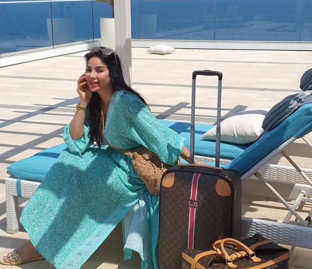 فيديو طريف – تطاير فستان لجين عمران 