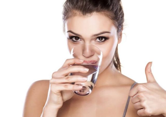 أضيفي هذين المكوّنين إلى ماء الشرب لتخسري الوزن