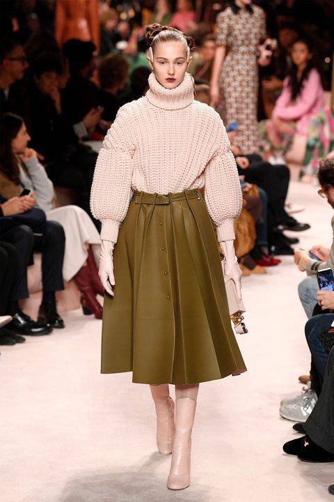 اكتشفي أجمل صيحات كنزات خريف وشتاء 2020 -2021