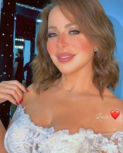 بالفيديو - فستان سوزان نجم الدين يعرضها للانتقاد.. 