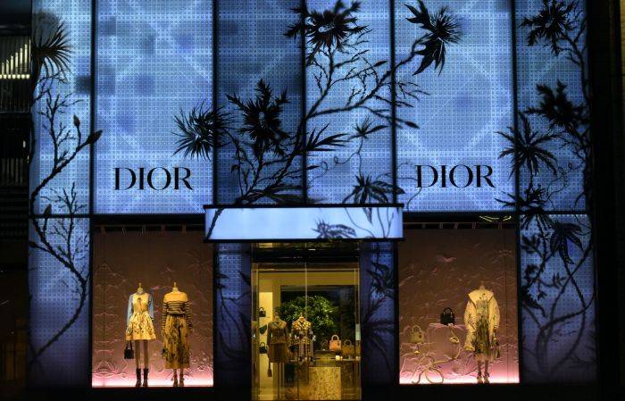 بالفيديو -  Dior لربيع وصيف 2021 بأبهى حلّتها في باريس رغم كورونا