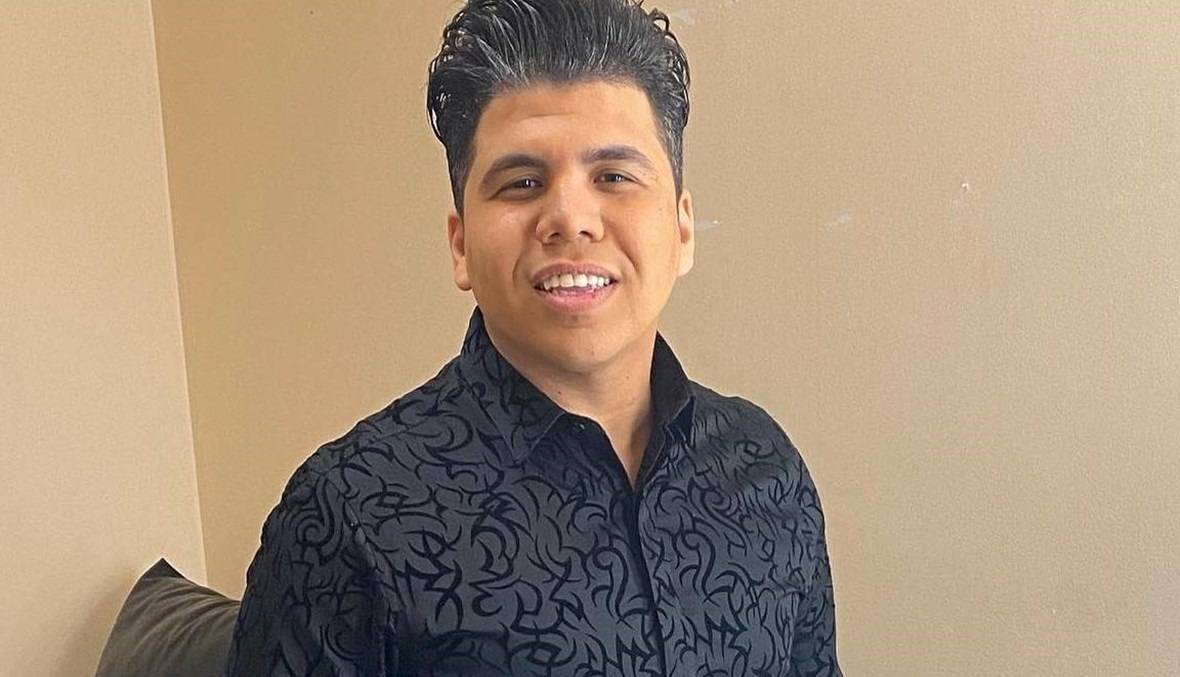 بالفيديو - بعد الخلاف بينهما... عمر كمال يردّ على غناء هاني شاكر 