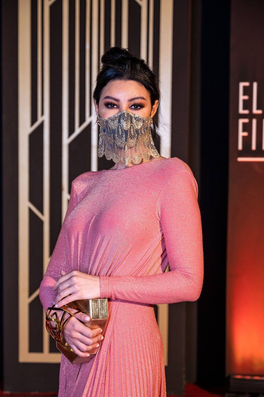 شاهدي أبرز وأغرب تصاميم كمّامات مشاهير الجونة السينمائي