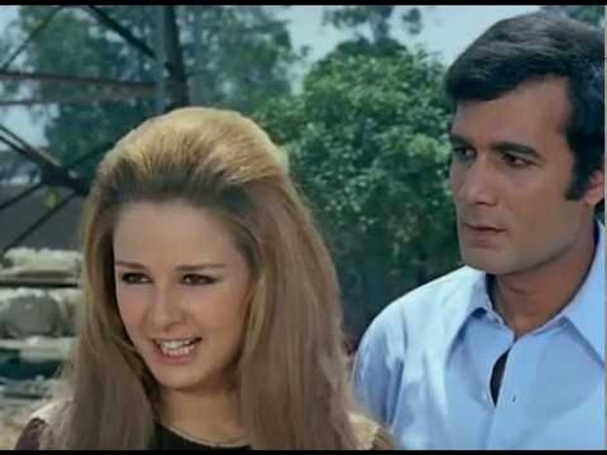 رغم صداقتهما... شهيرة تمنع نجلاء فتحي من حضور عزاء محمود ياسين!