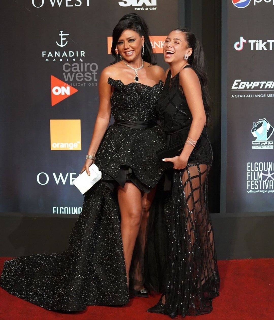 تعليق غير متوقع من طليق رانيا يوسف على ارتداء ابنته 