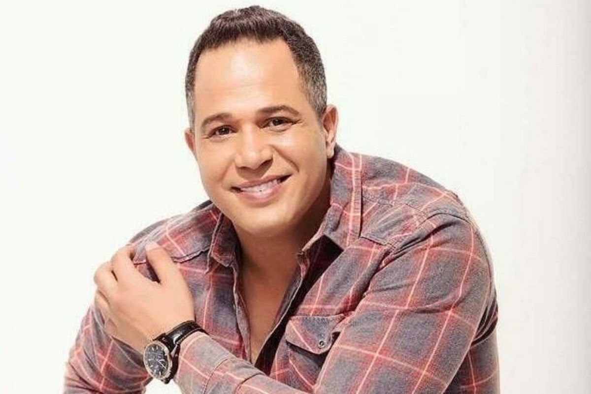 مخرجة شهيرة تتهم نجوم مسلسلها بالغرور.. ومصطفى درويش يرد