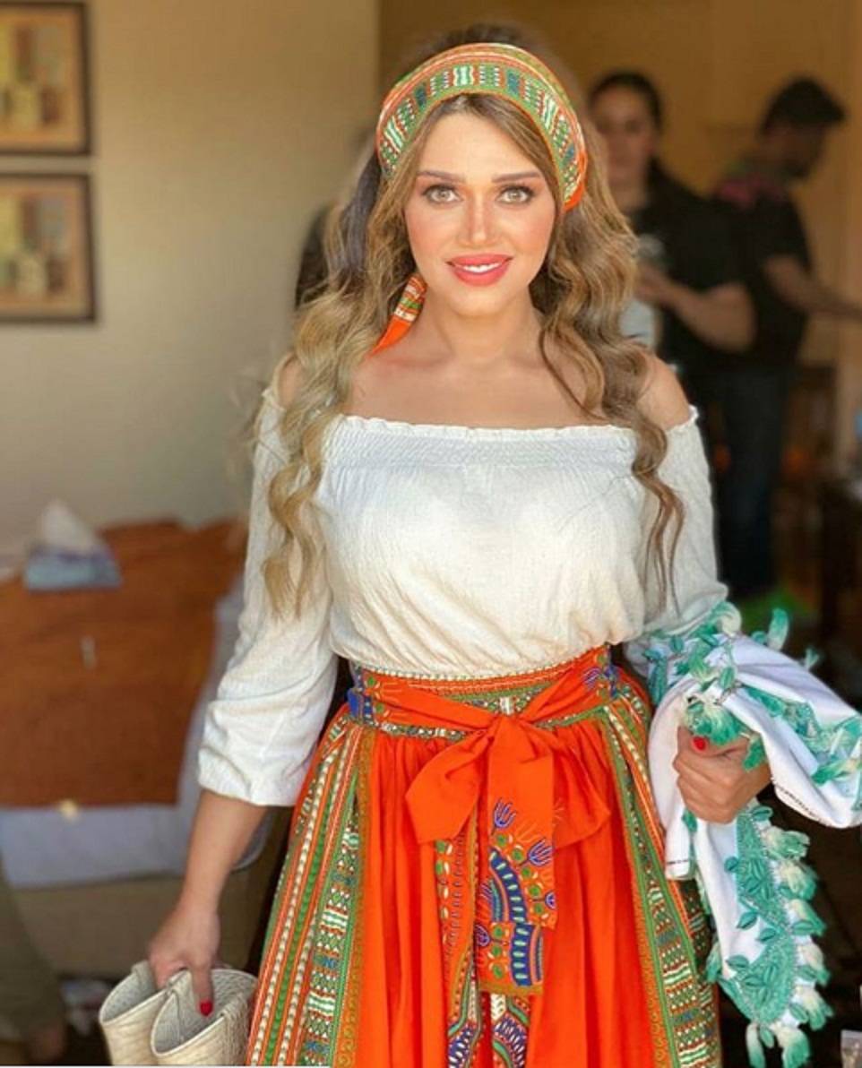 بلاغ للنائب العام ضد مذيعة شهيرة بسبب مقاطع فيديو إباحية