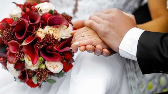 نجمة شهيرة تتزوج للمرة الثالثة بعد مواعدة استمرت 3 سنوات