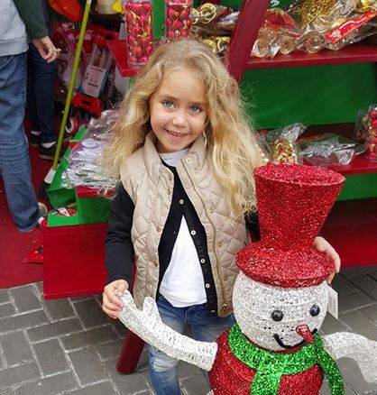 هذه الطفلة الجميلة ابنة نجم محبوب... هل تشبهه؟