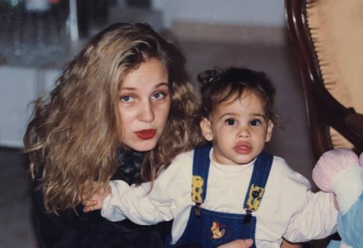 نور عمرو دياب توجّه رسالة لوالدتها شرين رضا