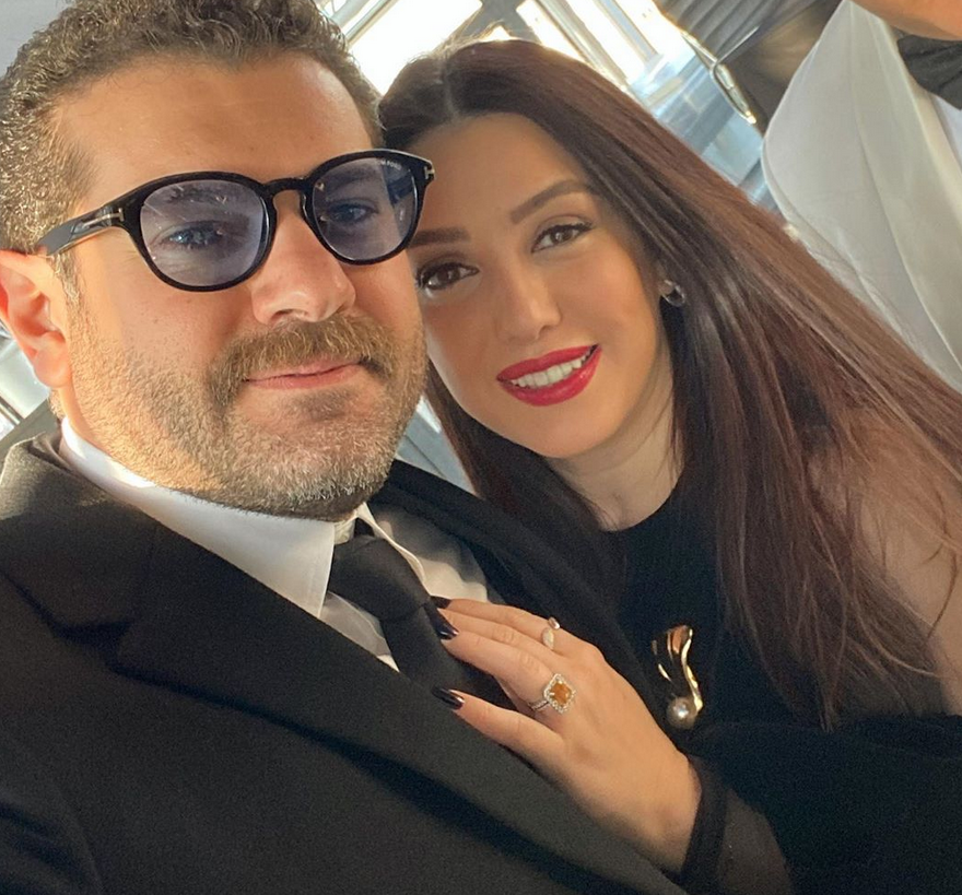 بالصور – الجمهور يسلّط الضوء على جمال ملامح والدة عمرو يوسف... هل تشبهه؟