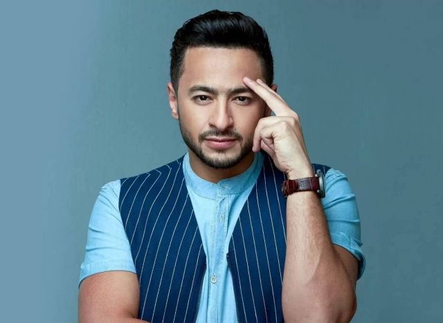 بالفيديو - مفاجأة غير منتظرة من حمادة هلال... والجمهور يتفاعل