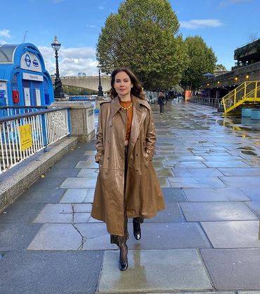 بالصور - ريا أبي راشد تستعرض نحافتها بالهوت شورت